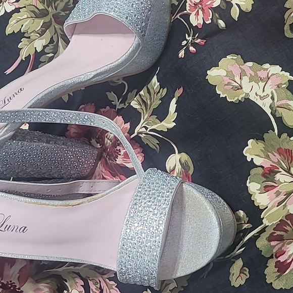 Heels - Picture 2 of 4